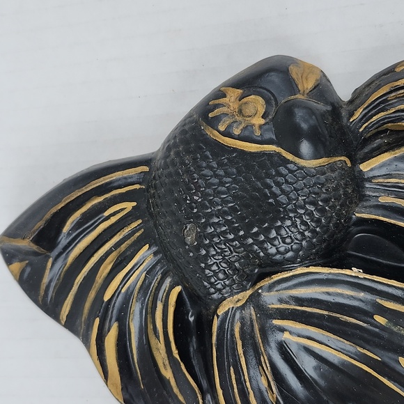 MID-CENTURY CHALKWARE ANGEL FISH WALL DECOR - Picture 2 of 6